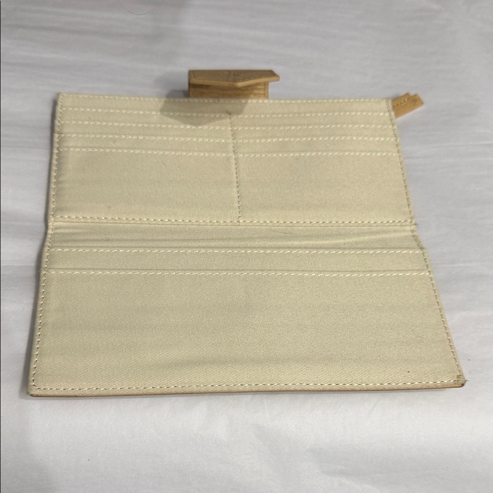 American Leather Co. Elegant Tan Women's Wallet - Picture 3 of 7